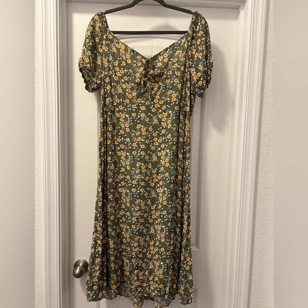 Plushe Mid-Size Curvy Floral Green Dress Smocked Backing Size 2X